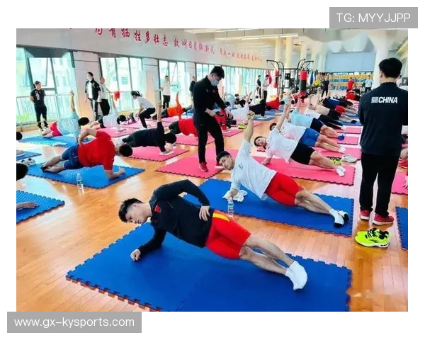 举重训练营加强赛后恢复与体能维持课程减少伤病，举重训练内容